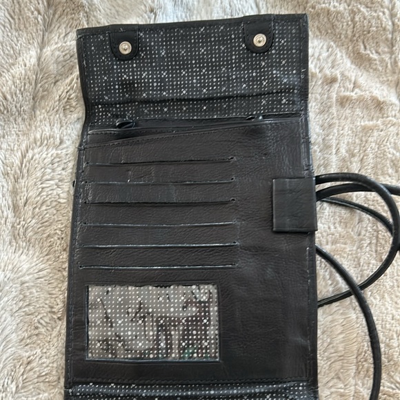 Kenneth Cole Black Leather Crossbody Wallet - Picture 5 of 9